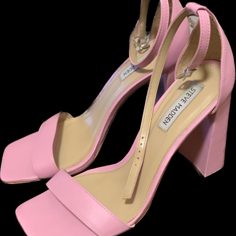 Light pink leather patent Steve Madden heels, size 8.5,Only worn once !